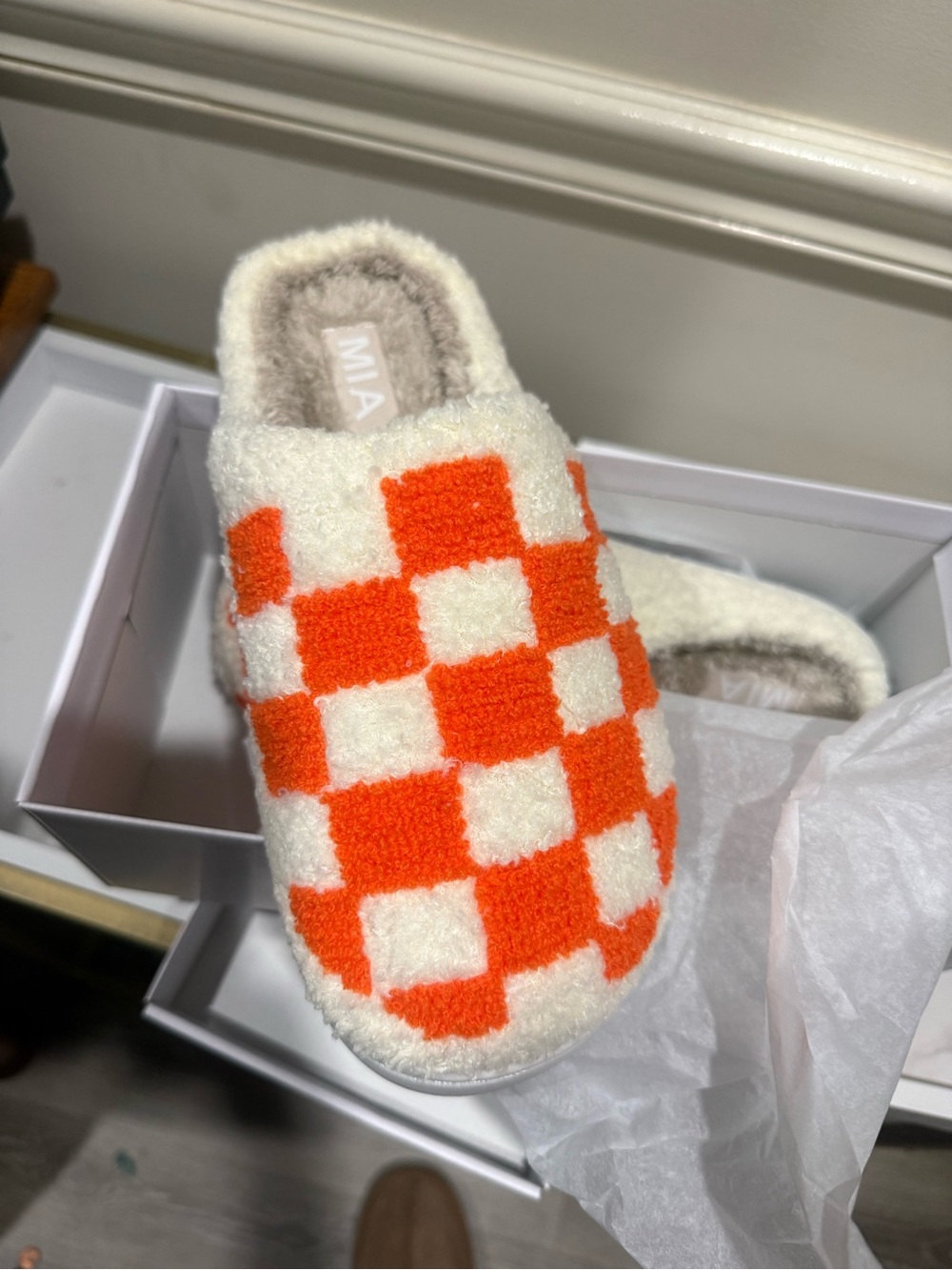 NEW IN BOX MIA Cozi Checkerboard Sherpa Slippers Size 10